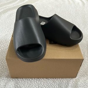 SOLD! NEW Authentic Yeezy Slides Onyx size 9 male